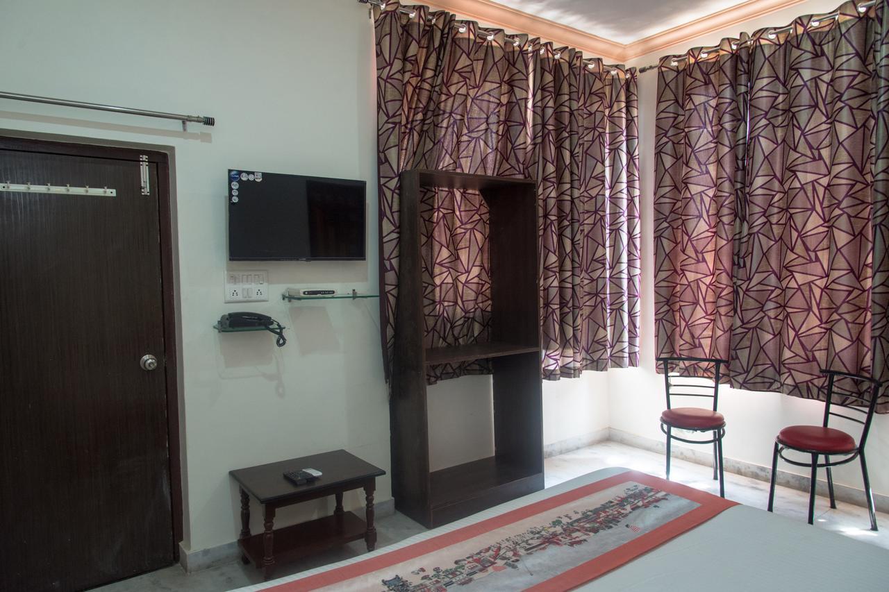 Oyo 11743 Hotel Shree Krishna Udaipur Exterior photo